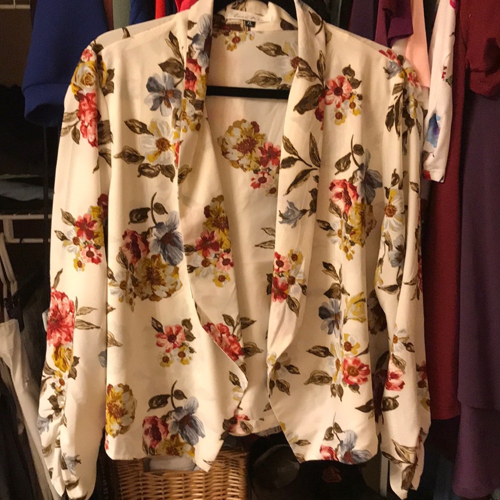 Silky, floral blazer